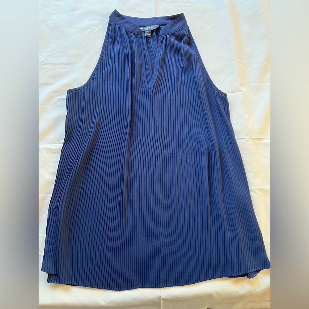 Banana Republic Size XS  Navy Pleated Blouse